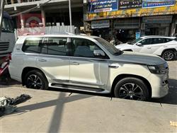 تۆیۆتا لاند کروزەر